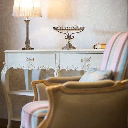 Le Rive Droite & Hotel Lourdes