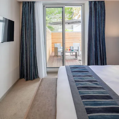 Le Rive Droite & 4*