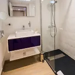 Le Rive Droite & 4* לורדה